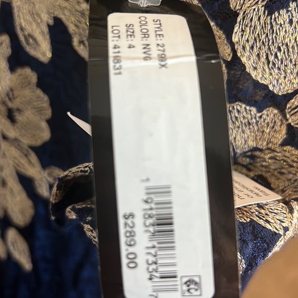 Brand: Escape.size 4. Brand new - Picture 2 of 3